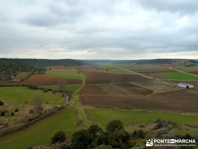 La Fuentona y el Sabinar de Calatañazor; colorido en el campo;senderismo españa semana santa